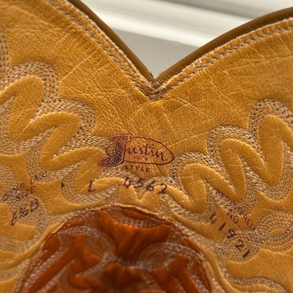 Justin Boots Tan and Brown Leather Western Boots - Picture 5 of 6